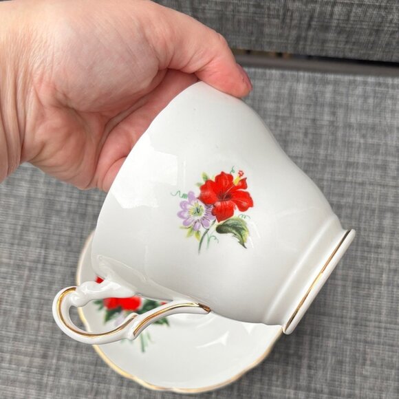 Regency Cup and Saucer Bone China Red Hibiscus Flower Gold Trim 3" Tall Tea Cup - Picture 4 of 9